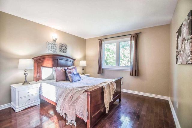 317 Balmoral Dr, House detached with 3 bedrooms, 2 bathrooms and 2 parking in Brampton ON | Image 9