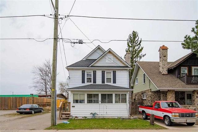 5835 Highland Ave, House detached with 4 bedrooms, 2 bathrooms and 2 parking in Niagara Falls ON | Image 1