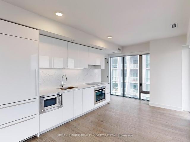 3207 - 8 Cumberland St, Condo with 2 bedrooms, 2 bathrooms and 1 parking in Toronto ON | Image 12