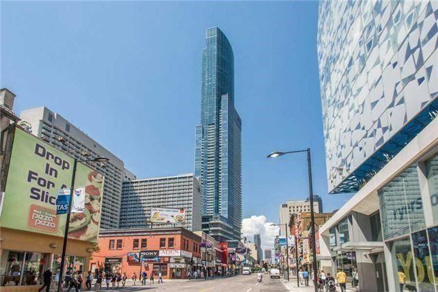 1106 - 386 Yonge St, Condo with 1 bedrooms, 1 bathrooms and null parking in Toronto ON | Image 2