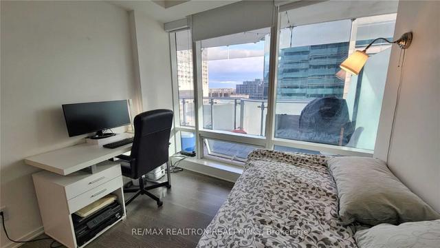 1301 - 1 Bloor St E, Condo with 2 bedrooms, 2 bathrooms and 0 parking in Toronto ON | Image 8