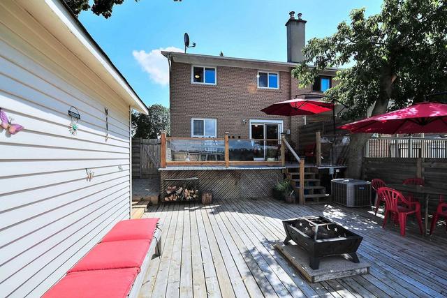 135 St Lucie Dr, House semidetached with 4 bedrooms, 1 bathrooms and 3 parking in Toronto ON | Image 15
