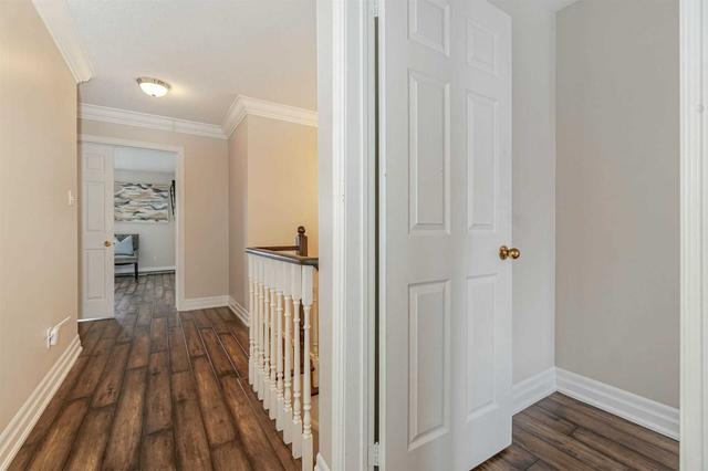 9 Oblate Cres, House detached with 4 bedrooms, 3 bathrooms and 6 parking in Brampton ON | Image 10