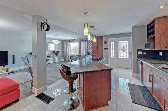 637 Annandale St, House detached with 4 bedrooms, 3 bathrooms and 5 parking in Oshawa ON | Image 2