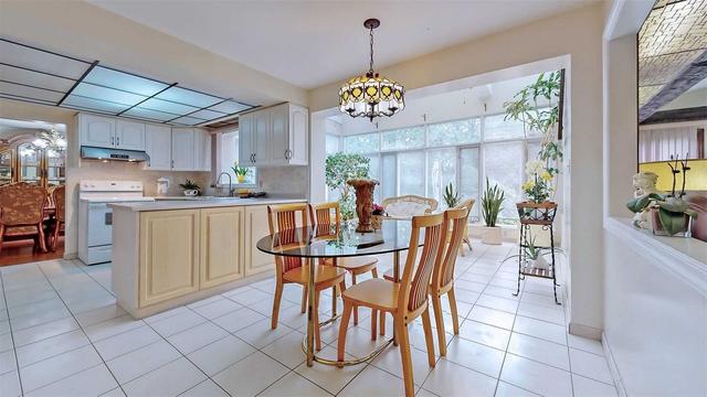 16 Sir Percival Crt, House detached with 4 bedrooms, 4 bathrooms and 6 parking in Markham ON | Image 11