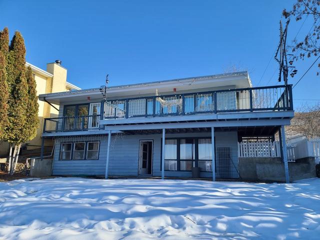 10843 103 Street, House detached with 4 bedrooms, 2 bathrooms and 4 parking in Peace River AB | Image 1