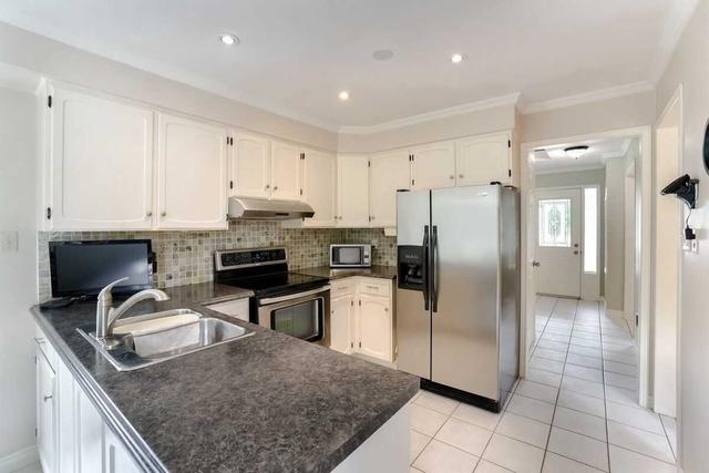 34 Ontario Crt, House detached with 3 bedrooms, 4 bathrooms and 6 parking in Mississauga ON | Image 4