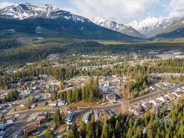 50 Cariboo Drive, House detached with 5 bedrooms, 3 bathrooms and 4 parking in Elkford BC | Image 10