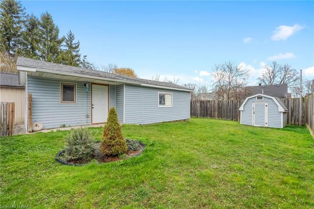 4298 Sixth Avenue, House detached with 2 bedrooms, 1 bathrooms and 2 parking in Niagara Falls ON | Image 14