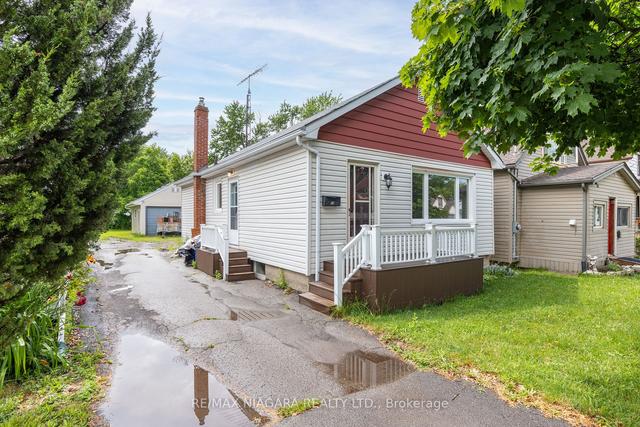 18 Edith St, House detached with 3 bedrooms, 1 bathrooms and 2.5 parking in St. Catharines ON | Image 9