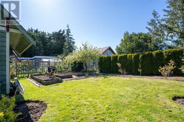 2834 Inlet Ave, House detached with 4 bedrooms, 1 bathrooms and 2 parking in Saanich BC | Image 19