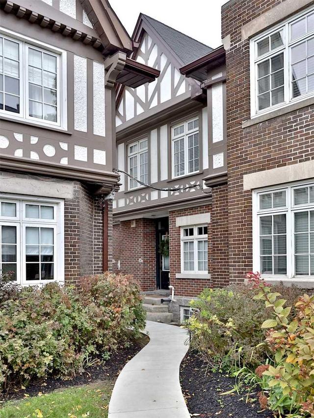 85B Douglas Cres, Townhouse with 3 bedrooms, 2 bathrooms and 2 parking in Toronto ON | Image 2