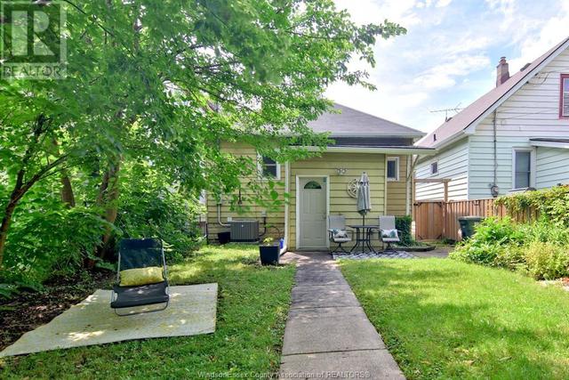 1016 Lincoln, House detached with 3 bedrooms, 1 bathrooms and null parking in Windsor ON | Image 25