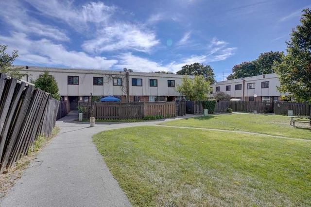 63 - 1100 Oxford St, Townhouse with 3 bedrooms, 2 bathrooms and 1 parking in Oshawa ON | Image 1