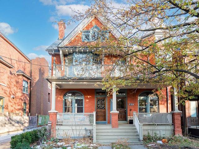 227 Crawford St, House semidetached with 3 bedrooms, 3 bathrooms and 1 parking in Toronto ON | Card Image
