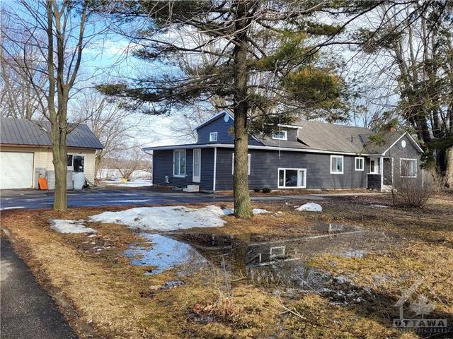 1517 County 31 Road, House detached with 3 bedrooms, 1 bathrooms and 10 parking in North Dundas ON | Image 2