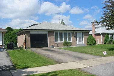 3642 Denburn Pl, House detached with 4 bedrooms, 2 bathrooms and 2 parking in Mississauga ON | Image 1
