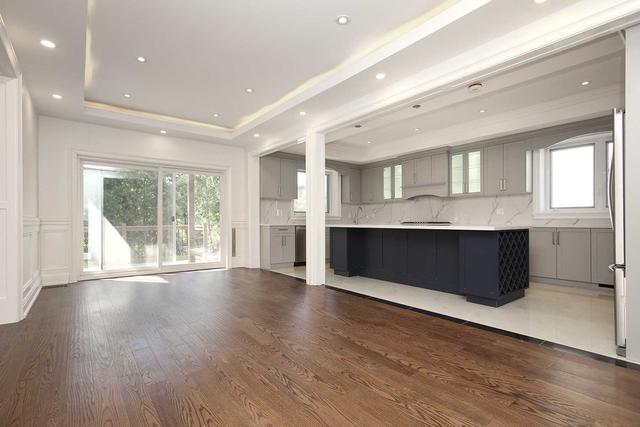 29 Millburn Dr, House detached with 5 bedrooms, 8 bathrooms and 4 parking in Toronto ON | Image 2
