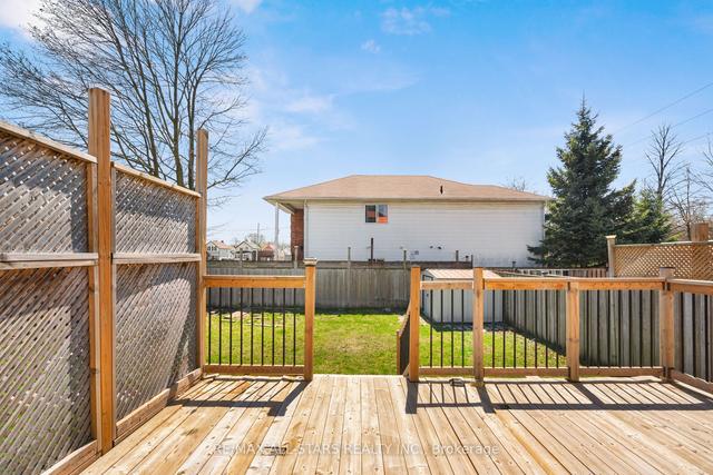 95 Wilkinson Ave, House detached with 2 bedrooms, 2 bathrooms and 4 parking in Oshawa ON | Image 4
