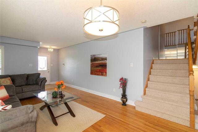 86 Viceroy Cres, House semidetached with 3 bedrooms, 3 bathrooms and 2 parking in Brampton ON | Image 7