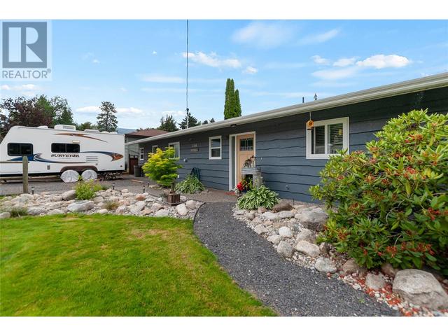 156 Ritchie Avenue, House detached with 3 bedrooms, 2 bathrooms and null parking in Okanagan Similkameen E BC | Image 2