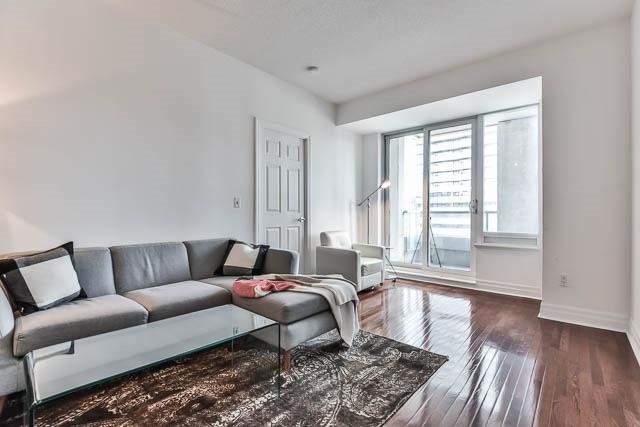1505 - 35 Balmuto St, Condo with 2 bedrooms, 2 bathrooms and 1 parking in Toronto ON | Image 9