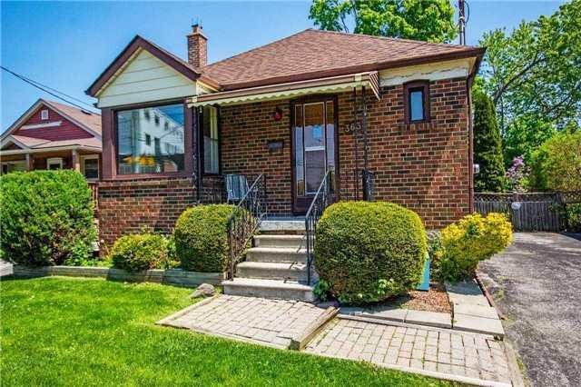 363 Dawes Rd, House detached with 2 bedrooms, 1 bathrooms and 4 parking in Toronto ON | Image 1