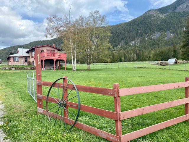 4512 48th Street, House detached with 2 bedrooms, 1 bathrooms and 6 parking in Central Kootenay B BC | Image 53