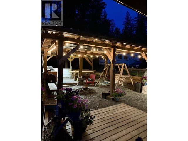 9303 S Mahood Lake Road, House detached with 5 bedrooms, 2 bathrooms and null parking in Cariboo H BC | Image 4