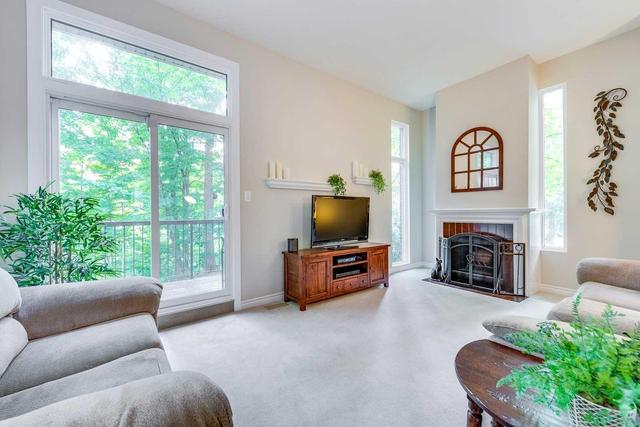 1 - 1250 Marlborough Crt, Townhouse with 3 bedrooms, 3 bathrooms and 1 parking in Oakville ON | Image 2