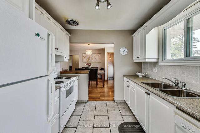 202 West 18th St, House detached with 2 bedrooms, 1 bathrooms and 4 parking in Hamilton ON | Image 4