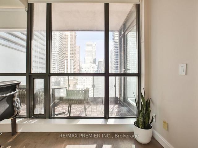 1606 - 8 Charlotte St, Condo with 2 bedrooms, 2 bathrooms and 1 parking in Toronto ON | Image 20