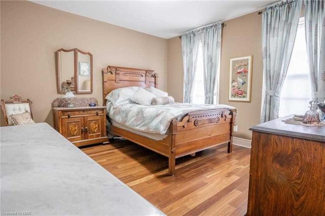 33 Cherry St, House detached with 3 bedrooms, 4 bathrooms and 5 parking in St. Catharines ON | Image 11