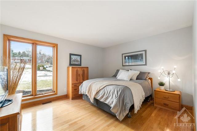 1085 Moffatt Drive, House detached with 4 bedrooms, 4 bathrooms and 10 parking in Ottawa ON | Image 21
