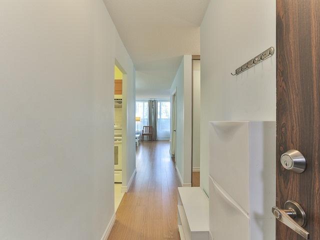 105 - 2365 Kennedy Rd, Condo with 2 bedrooms, 1 bathrooms and 1 parking in Toronto ON | Image 2