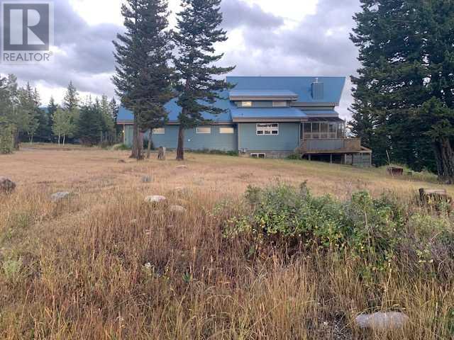 8106 28a Avenue, House detached with 4 bedrooms, 3 bathrooms and null parking in Crowsnest Pass AB | Image 4
