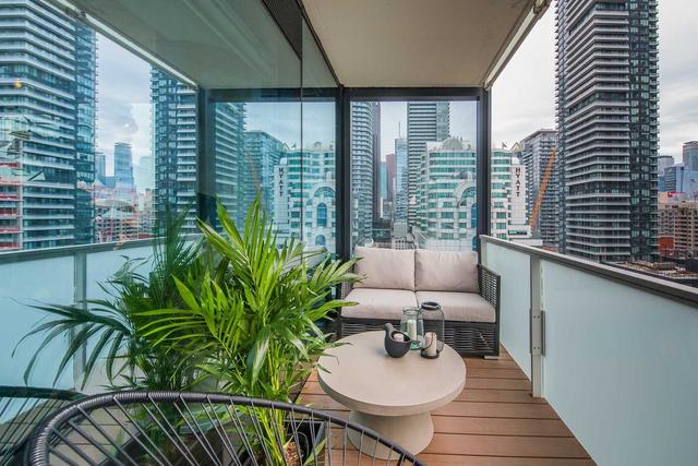1307 - 11 Charlotte St, Condo with 2 bedrooms, 2 bathrooms and 1 parking in Toronto ON | Image 15