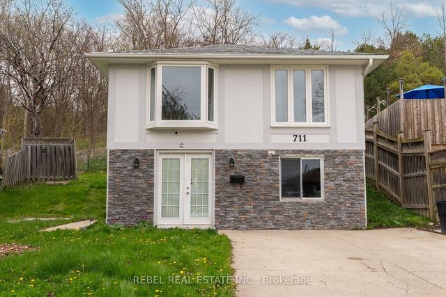 711 Wesley Dr, House detached with 3 bedrooms, 2 bathrooms and 3 parking in Oshawa ON | Image 1