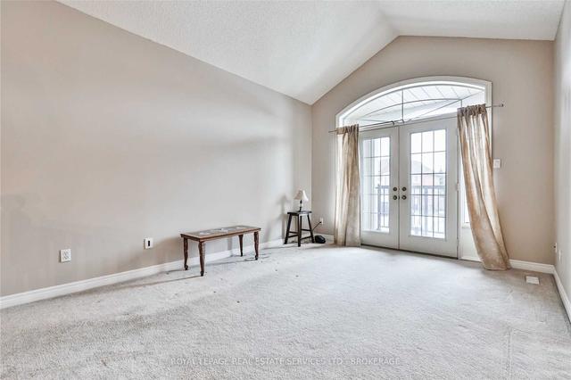 2307 Newcastle Cres, House semidetached with 1 bedrooms, 2 bathrooms and 4 parking in Oakville ON | Image 38