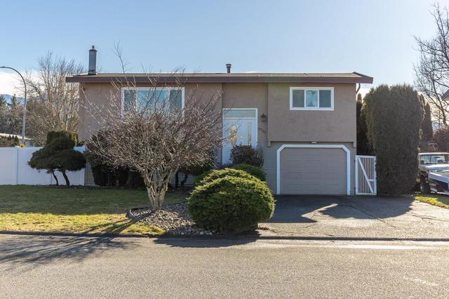 8735 Cornwall Crescent, House detached with 3 bedrooms, 2 bathrooms and null parking in Chilliwack BC | Image 2