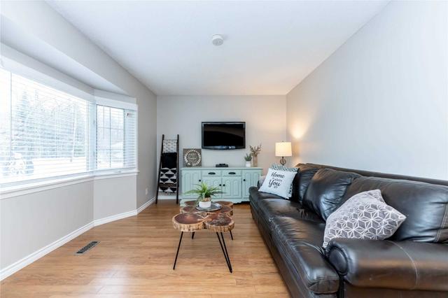 1082 Spruce Rd, House detached with 3 bedrooms, 2 bathrooms and 6 parking in Innisfil ON | Image 2