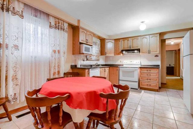 7054 Darcel Ave, House semidetached with 3 bedrooms, 2 bathrooms and 4 parking in Mississauga ON | Image 4