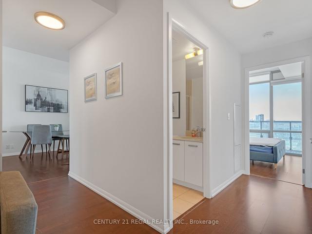 2310 - 832 Bay St, Condo with 3 bedrooms, 2 bathrooms and 1 parking in Toronto ON | Image 20