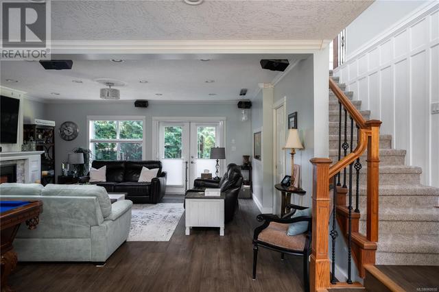 635 Kildew Rd, House detached with 4 bedrooms, 3 bathrooms and 8 parking in Colwood BC | Image 3