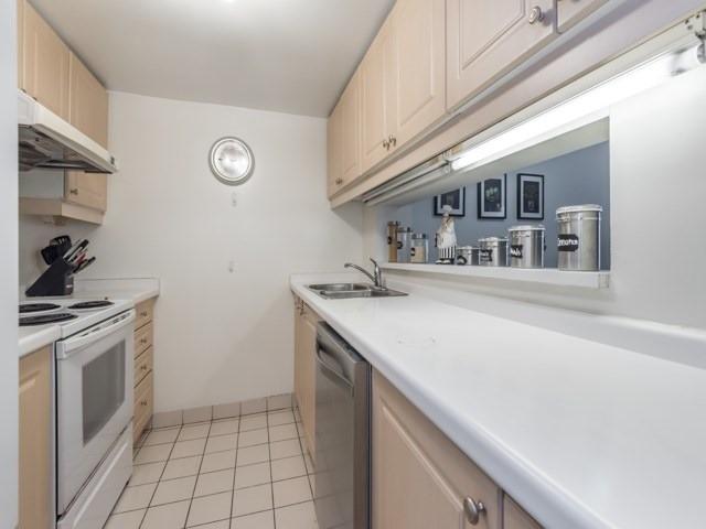 1102 - 717 Bay St, Condo with 2 bedrooms, 2 bathrooms and null parking in Toronto ON | Image 3