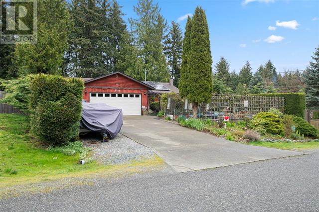 2365 Robertson Rd, House detached with 3 bedrooms, 2 bathrooms and 4 parking in Cowichan Valley B BC | Image 3