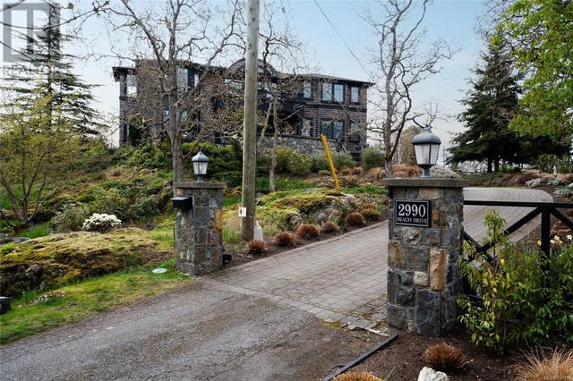 2990 Beach Dr, House detached with 4 bedrooms, 4 bathrooms and 6 parking in Oak Bay BC | Image 6
