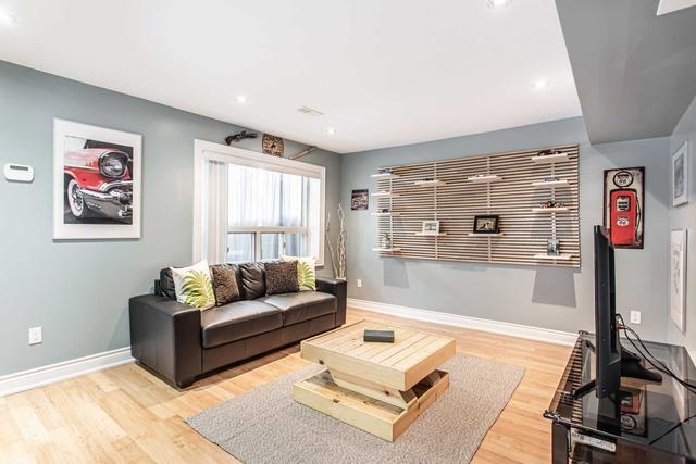17 Gotham Crt, House semidetached with 3 bedrooms, 3 bathrooms and 7 parking in Toronto ON | Image 16