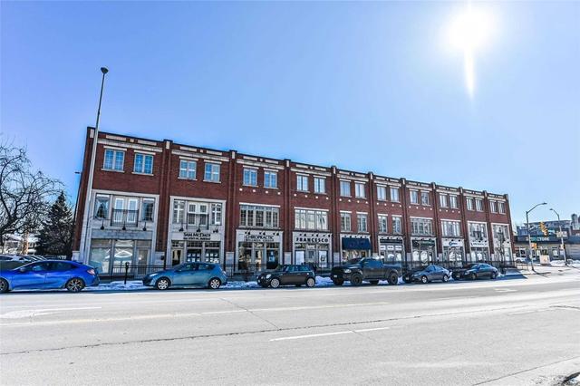 6 - 86 Lakeshore Rd W, House attached with 2 bedrooms, 3 bathrooms and 3 parking in Oakville ON | Image 1