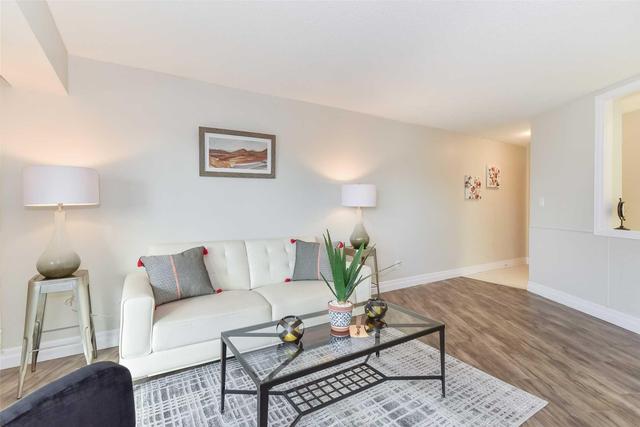 205 - 250 Glenridge Dr, Condo with 3 bedrooms, 1 bathrooms and 1 parking in Waterloo ON | Image 3